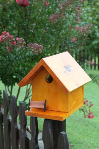 Unique natural birdhouses and 100% made in the USA.