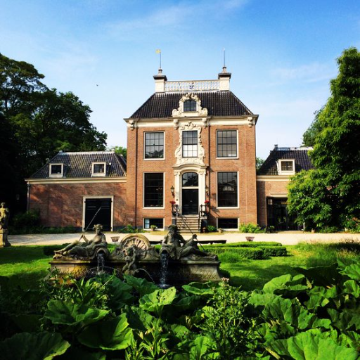 Country estate in the city of Amsterdam housing a contemporary art foundation, a restaurant and location services.