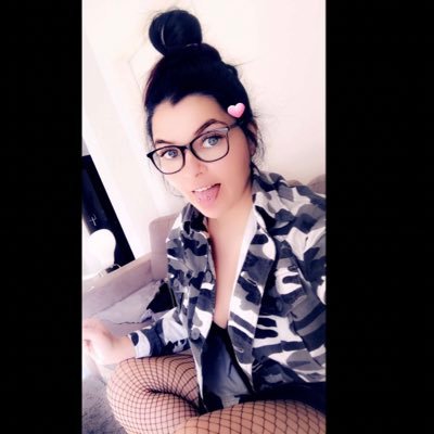 Aliissoon__'s profile picture. Alisson \\ 26 ans \\ Toulon 📍 Gameuse PS4 \\ cosplayeuse \\ potterhead \\ tatouage \\ Overwatch \\ PSN : LilyCaaT