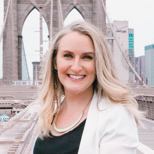 Pro copywriter & editor for female #entrepreneurs. Personality-packed word help for your brand voice. Often wears pants. Get your FREE 3-part copy kit here 👇