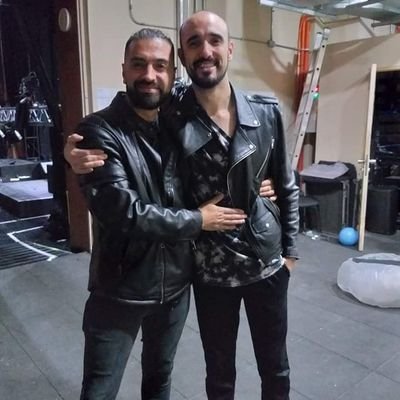 🎼Y maldigo y enciendo una vela queriendo arrancar de mi piel el recuerdo cruel que envenena mi herida 🎶