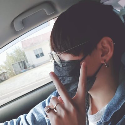 Linku 今久しぶりにコナンくん見てたけど ちっちゃい時の新一と昔の赤井秀一やねんけど One Pieceのシャンクス がルフィに帽子渡すシーンにそっくりやった笑笑 しかも赤井秀一とシャンクスの声優一緒やし 名探偵コナン One Piece T Co Linku 今久しぶりにコナンくん見てたけど ちっちゃい時の新一と昔の赤井秀一やねんけど One Pieceのシャンクス がルフィに帽子渡すシーンにそっくりやった笑笑 しかも赤井秀一とシャンクスの声優一緒やし 名探偵コナン One Piece T Co