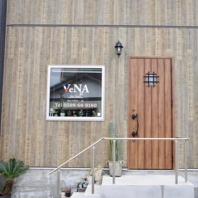 三重県松阪市の閑静な住宅街でアメリカンな隠れ家サロンをやってます(о´∀`о) ✂︎VeNA for hair✂︎ 三重県松阪市桜町8番7 営業時間am9:00〜ask 定休日毎週月曜日 TEL0598-68-9180