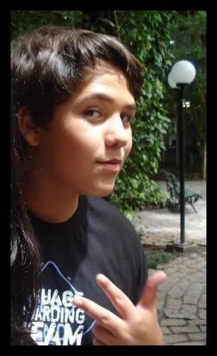Eu sou Leonardo,
e amoOoo mto a Nicole Scherzinger (minha vida)♥