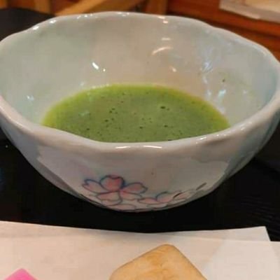 飯坂のお茶屋(寿楽園茶舗)の分店、湯らっとさばこちゃんです。
お茶の他に駄菓子や手作り雑貨等も販売しています。営業時間10:00~17:00 定休日 月・火・水曜日