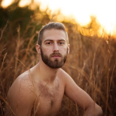 giraffespeaking's profile picture. Actor Teacher Director Theatre Practicioner Barista