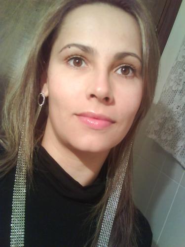 me chamo Priscila Duffort, sou cantora profissional e vivo sempre em busca da realização de um sonho!!conseguir ser contratada por uma gravadora!!!