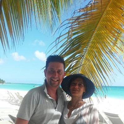 Argentino, medico; orgulloso hijo de ELVIO y NILDA. Hermano de MARCELO y LORENA. Esposo de MAJA la Serbia más Hermosa y Padre de JUAN JOSÉ.