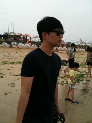 Born & Raised in Seoul, KOREA. Family, working and friends. sports fan.