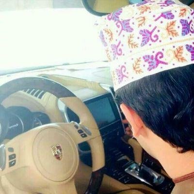 ليس كُل اسلُوب جمِيل يعني الغزل أو الإعجَاب ، فبعض النَّاس فطرتهم طِيب الكَلام وجمَال الرُوح
😊ساهر الليل😊