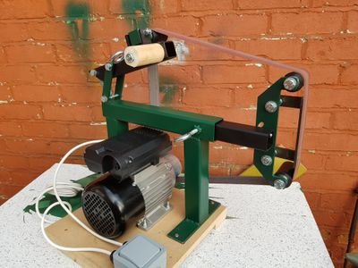manticoreknives's profile picture. Knife maker and belt grinder builder 2x72