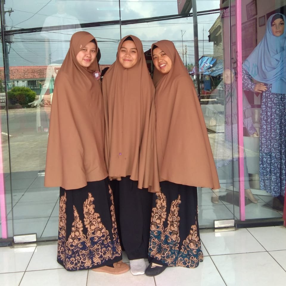 Smart-muslimah-gahulll// -scince without religion is bland-//religion without science is lame.