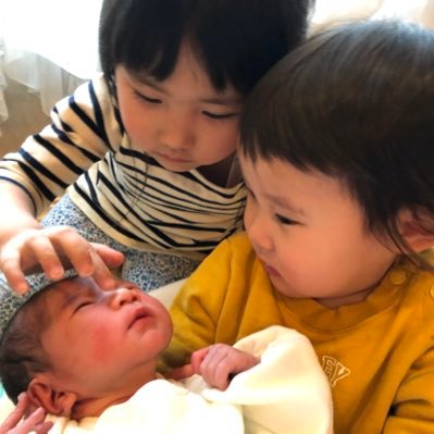 x_xRISAx_x's profile picture. Mom of three kids👨‍👩‍👧‍👧👶✨Learning English🗣️Dance🕺Yoga🧘‍♀️Number_i💜