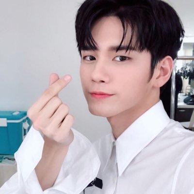 ❤️ 워너원 존버단 ❤️ / 잠시만 너무 힘들어서 휴덕해요 하지만 마음속으로는 여전히 워너블이고 워너원편이에요 :)