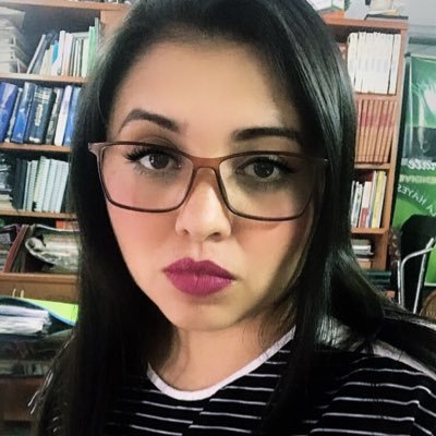 Abogada y Escribana, orgullosa de formar parte de la gran familia del Ministerio de la Defensa Pública!!! sencilla y optimista.. Cerrista desde la cuna!! :)