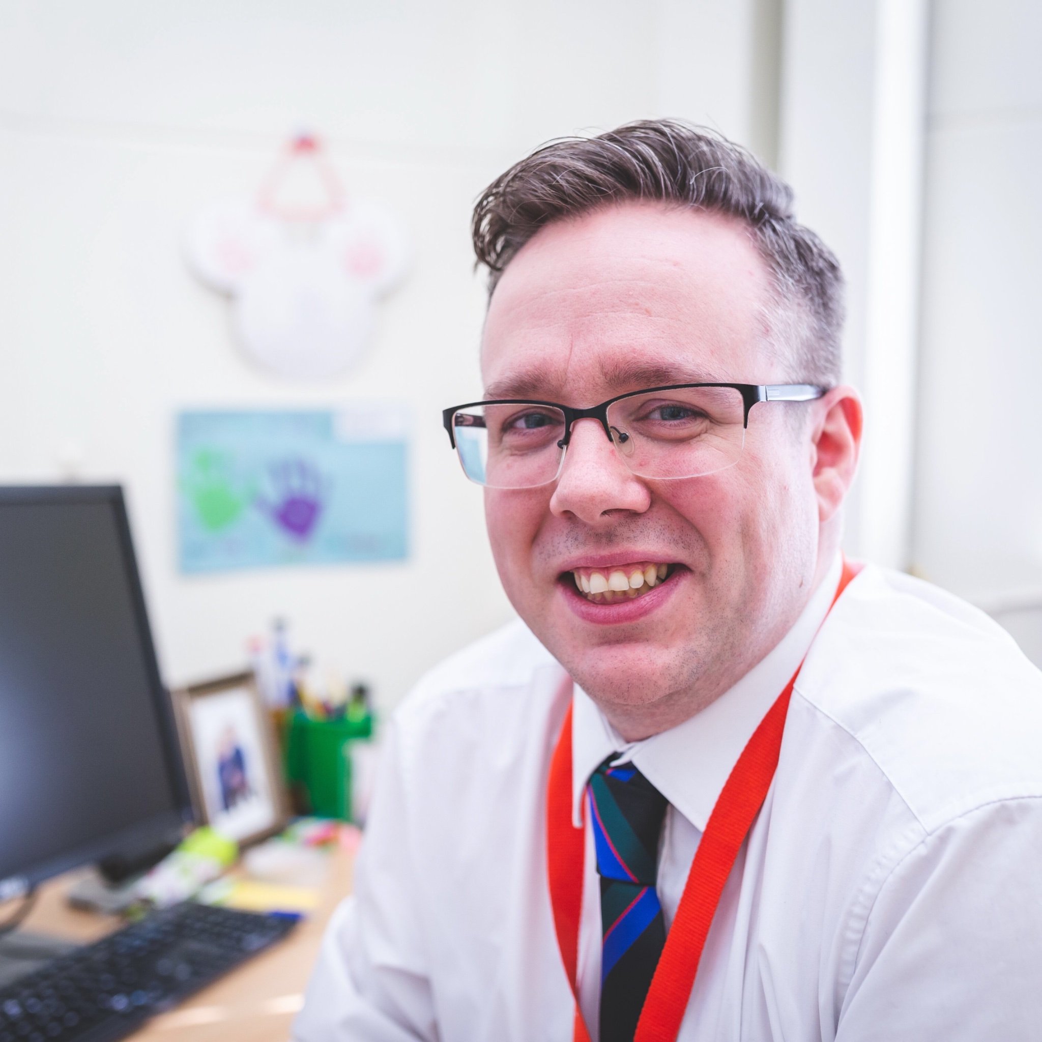 Father, Husband, Son #ChemEd #CER Chem+Chem Eng Academic (views my own) Like/RT not endorsement NTF #MIEExpert #SFHEA QUB Senate & Chair RSC Ed Div Irl