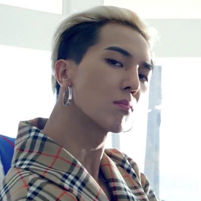 pxtl94's profile picture. ━ 𝑰𝒕 𝒘𝒂𝒔 𝒂 𝒐𝒏𝒆 𝒏𝒊𝒈𝒉𝒕 𝒕𝒚𝒑𝒆 𝒐𝒇 𝒔𝒕𝒂𝒏𝒅.