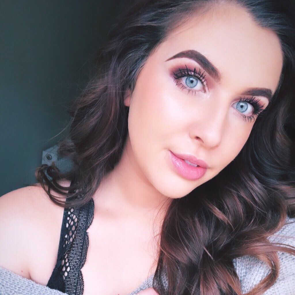 ajoc_x's profile picture. The best is yet to come 🦋