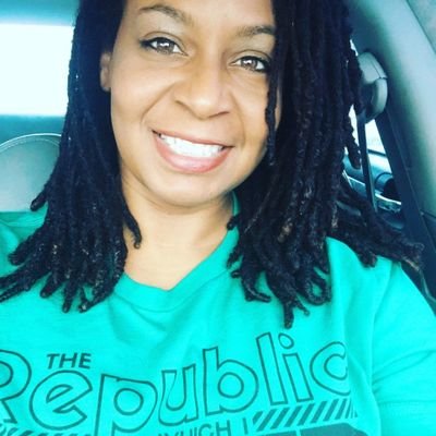Easily the nicest person on Twitter. Not affiliated with any hashtags | lawyer | not YOUR lawyer | Vivrant thing. 💙💛💙💛🐩🐩
