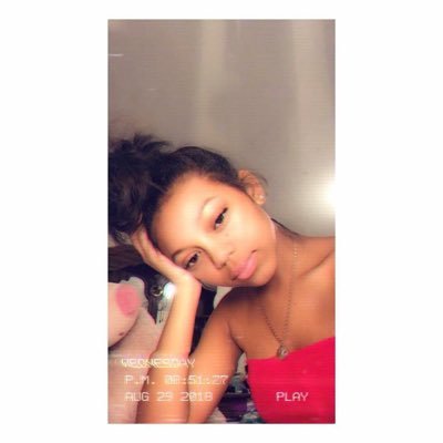 I’m a honored student 📚and I love getting to the bag 🤑and I’m single who want me 🤷🏽♀️