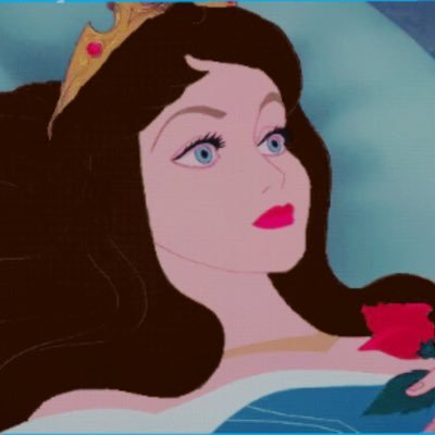 juliaaxw's profile picture. 