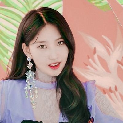 『 𝒓𝒐𝒍𝒆𝒑𝒍𝒂𝒚𝒆𝒓 』ready? all light! everglow's fresh looking flower also the moodmaker with an attractive vocal, 𝐤𝐢𝐦 𝐬𝐢𝐡𝐲𝐞𝐨𝐧. ❈ #꽃션이