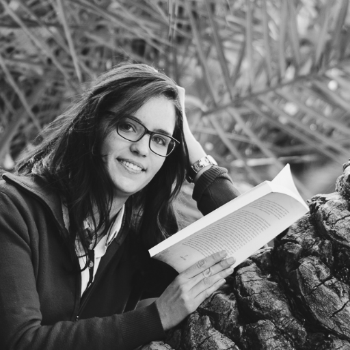Traducción e Interpretación (UGR). Trinomio: Historia-Psicología-Filosofía. Bookworm📚. Conocimiento = poder.