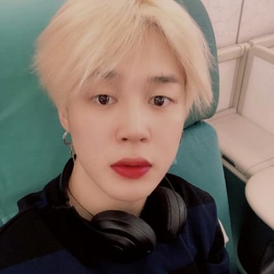 90's l i n e. 》XXVIII.
》Alfa bisexual. 》Médico general. 》Maestro de baile.
》Una muy grande obsesión por los Yoongi.