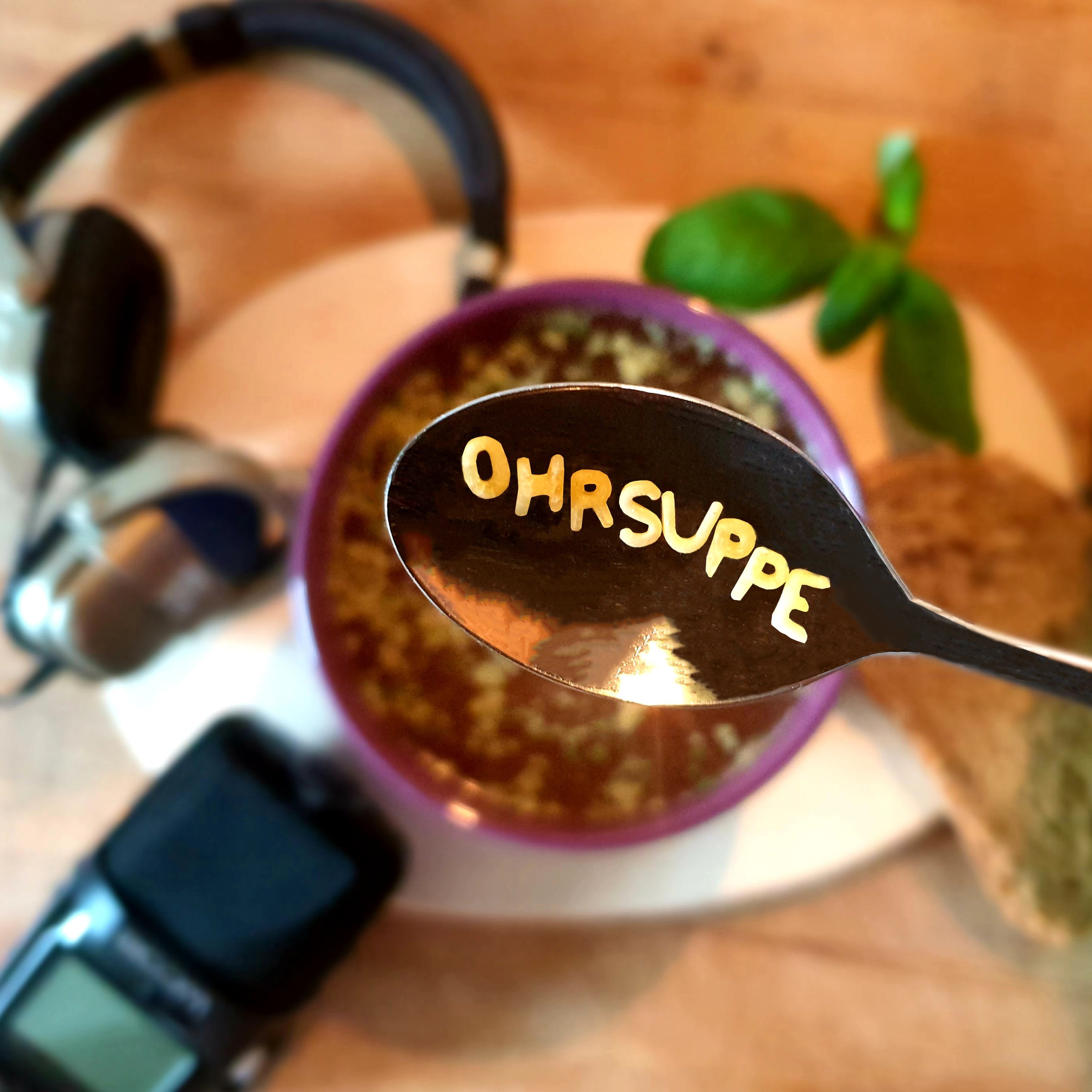 Der Ohrsuppe Podcast mit Lars & Stefan erscheint zweimal wöchentlich und bietet eine halbe Stunde