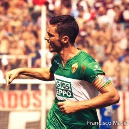 A veces hablo del Elche. Mi ídolo siempre fue Steven Gerrard.