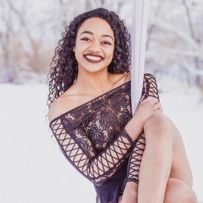 SucalditoKarynn's profile picture. head in the clouds, never coming down. ☁️
even in the darkness every color can be found 🌌💙
