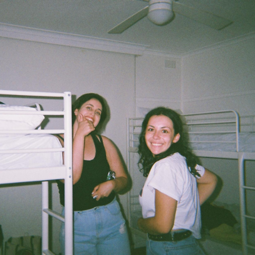 Laura_DG98's profile picture. 