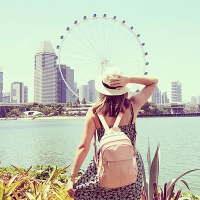 French expat' in Singapore🇸🇬, Legal Counsel by profession, YouTuber & Travel Blogger by heart | ♡Japan🗻 | YT: LillyOutAndAbout | IG: @thefrench_hat
