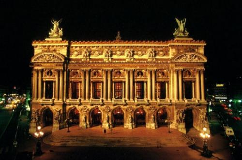 j'ai envie de partager mes passions : Paris , la France, la cuisine, la mode et la politique.
vous trouverez sur ma page plein d'exclus et d'infos !
