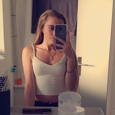 anaisboime's profile picture. 