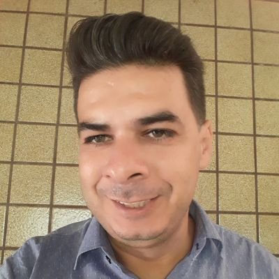 Pós Graduado em Gestão de Pessoas e Coaching.
Apaixonado pelo Desenvolvimento Humano.
Estudante da Psicopedagogia.