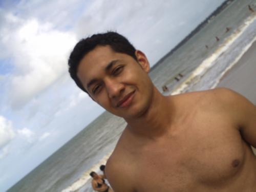 Professor de matemática, 28 anos, baiano.