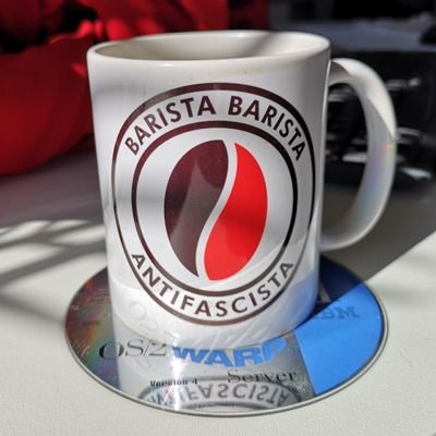 Roland_42's profile picture. Danke Antifa.