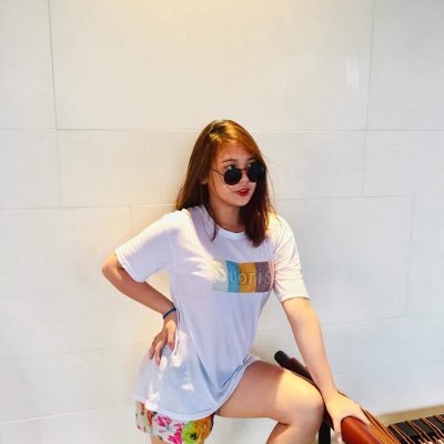 Senior Highschool | Businesswoman | Selling Premium Accounts