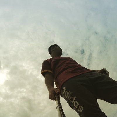 elhasym's profile picture. Jangan ragu, aku sama seperti yang dulu | #Romanisti | my timeline my rules