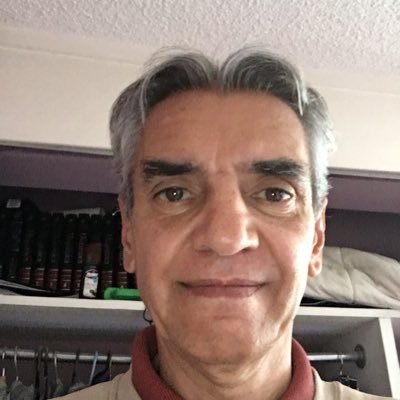 Liberal absoluto en cuestiones políticas, sociales, económicas y morales, de mentalidad progresista.