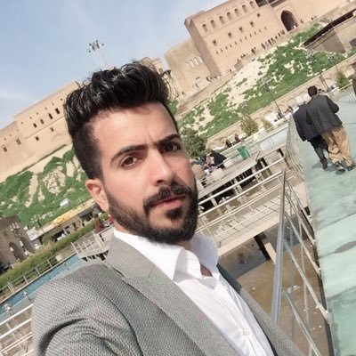 يَــنعـتـون الانـثـى بالمخَلوق الاعـوج ؛ وهـَم علـى أَعوجـاج خَـصرها يتَـقاتلون