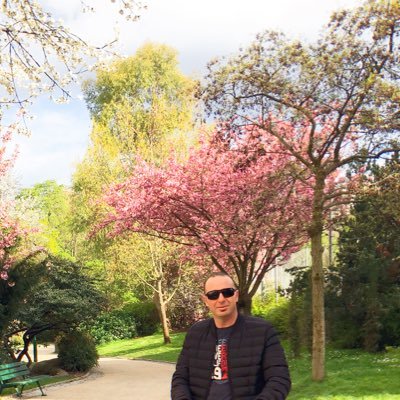 __Bohemien__'s profile picture. La vraie sagesse de la vie consiste à voir l’extraordinaire dans l’ordinaire. (P_Buck) #Pink_Floyd #J_P_Sartre #Camus #Aragon _📖_ 🎧 ✈️🛶🌲