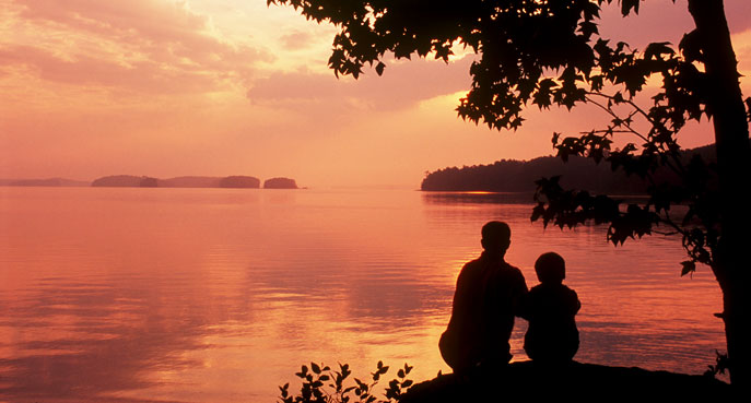 Set on the picturesque blue shores of Lake Sidney Lanier, our 1,100-acre resort provides a variety of deluxe amenities and services. 800.840.LAKE (5253)