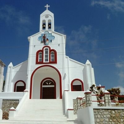 Commune du Sud-Est
Sous le patronage de St Jean Baptiste.
Située à 800m d'altitude,elle est surnommé le paradis du Sud-Est ou encore la cité coopérative.