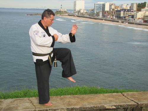 El Maestro Responsable Felix Pablo Ocampo, 8vo. Dan Dai Sensei difunde el estilo de KENPO KARATE CHINO a traves de la Escuela KI DO KWAN