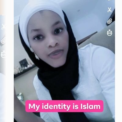 Allah First👆
Deen Over Dunya💢
Hijab Addict 
April 15 💃🎂🥞