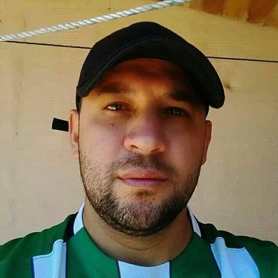 Tengo una visual diferente de la vida a lo mejor soy yo el equivocado, pero es mi puto mundo.