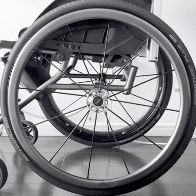 片麻痺の車椅子ユーザー初心者♿️ 自走目指して情報収集中。 脳幹-脊髄に神経膠腫あります。