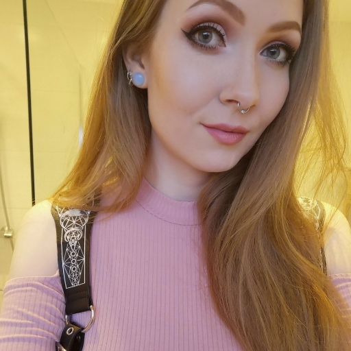 👩‍🦰 Twitch Partner since 2015
💼 Talent & Campaign Manager @buildarocketcom
🎥 https://t.co/LH2cgUqhyt
📸 https://t.co/rCM9I4id0F
🌱 vegan 
❤️ Dota